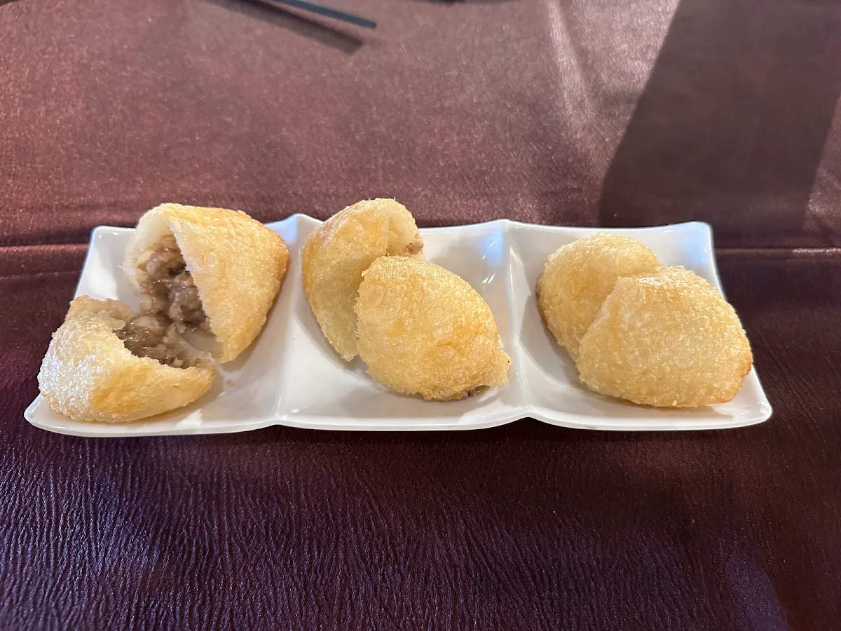317-fried taro dumplings 3pcs 濃香芋角 317-boulettes de taro frits 3mcx 濃香芋角